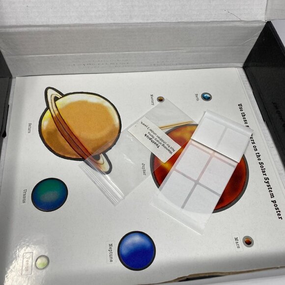 Scholastic The Magic School Bus: Rides Again. The Secrets of Space Science Kit. - Picture 9 of 9